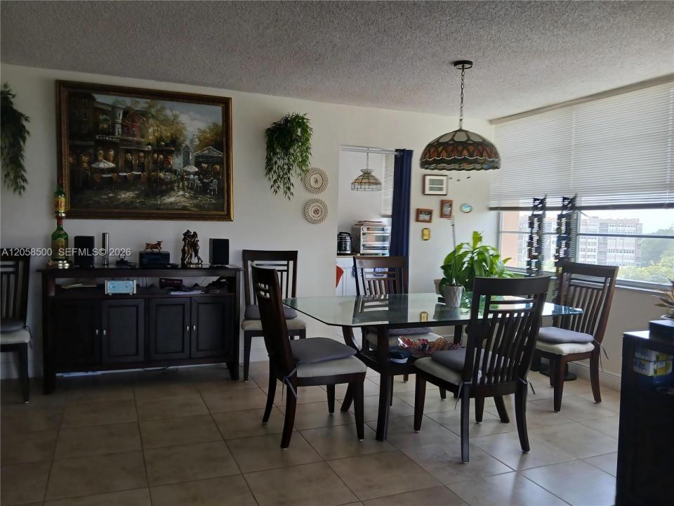 1100 Saint Charles Pl 712, Pembroke Pines, Floryda 33026, USA