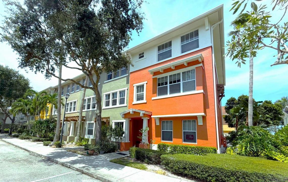 883 MILLBRAE Court 6, West Palm Beach, Floryda 33401, USA
