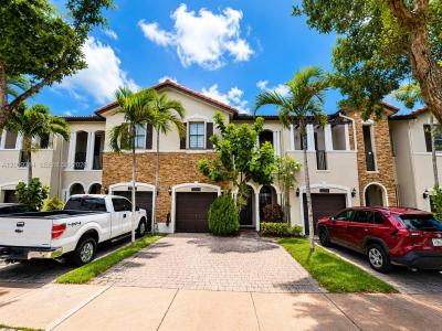 3054 NW 103rd Path, Doral, Florida 33172, USA