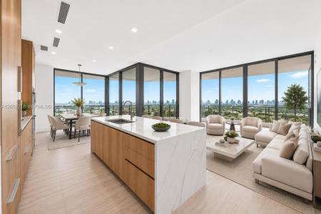 2411 Laguna Circle 2011, North Miami, فلوريدا 33181, الولايات المتحدة