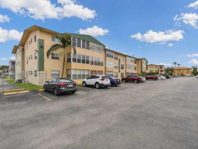 110 Royal Palm Rd 208, Hialeah Gardens, Florida 33016, USA