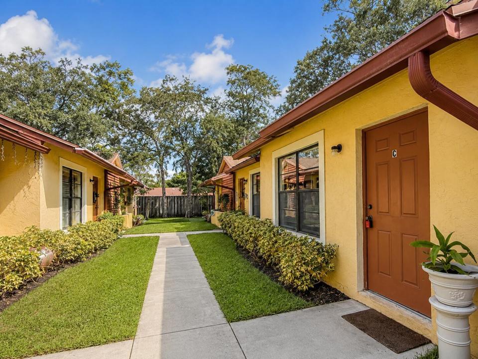 1104 Goldenrod Road C, Wellington, Florida 33414, USA
