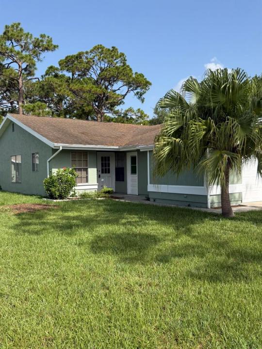 1720 SE Linpark Court, Port St. Lucie, Florida 34952, USA