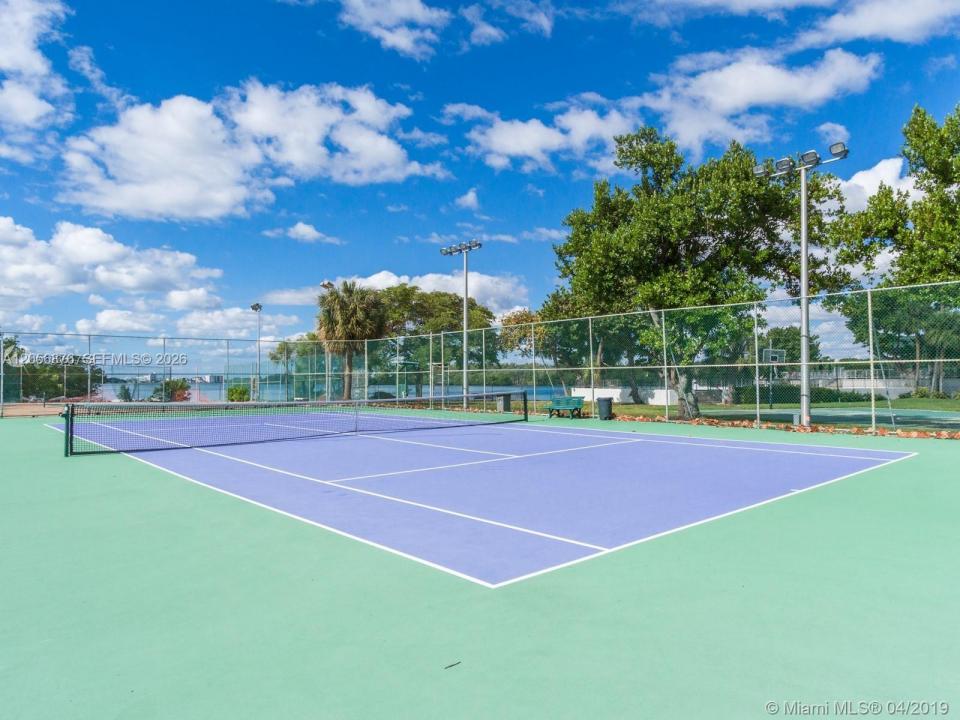 300 Bayview Dr 207, Sunny Isles Beach, Florida 33160, Stati Uniti