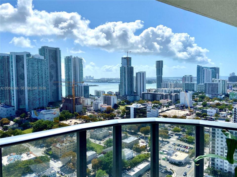 121 NE 34th St 3105, Miami, Florida 33137, USA