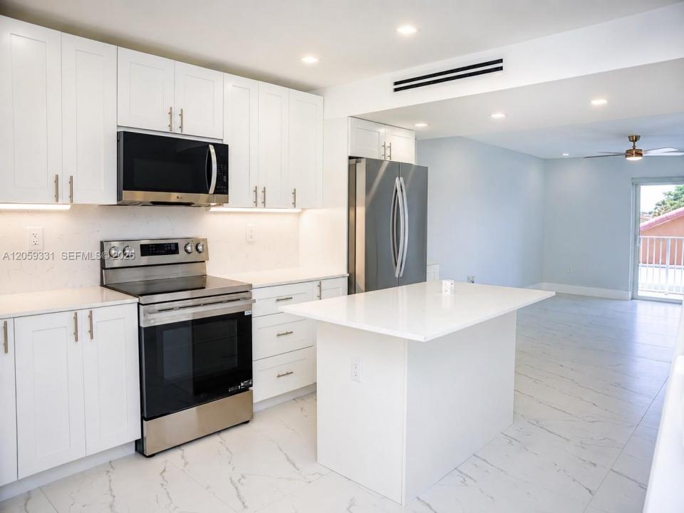 2750 W 76th St 203, Hialeah, Florida 33016, Stati Uniti