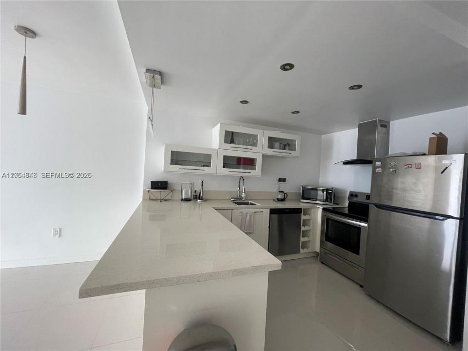 7928 WEST DR 410, North Bay Village, Floride 33141, États-Unis