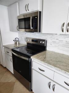5460 N Ocean Dr 4B, Singer Island, Florida 33404, USA