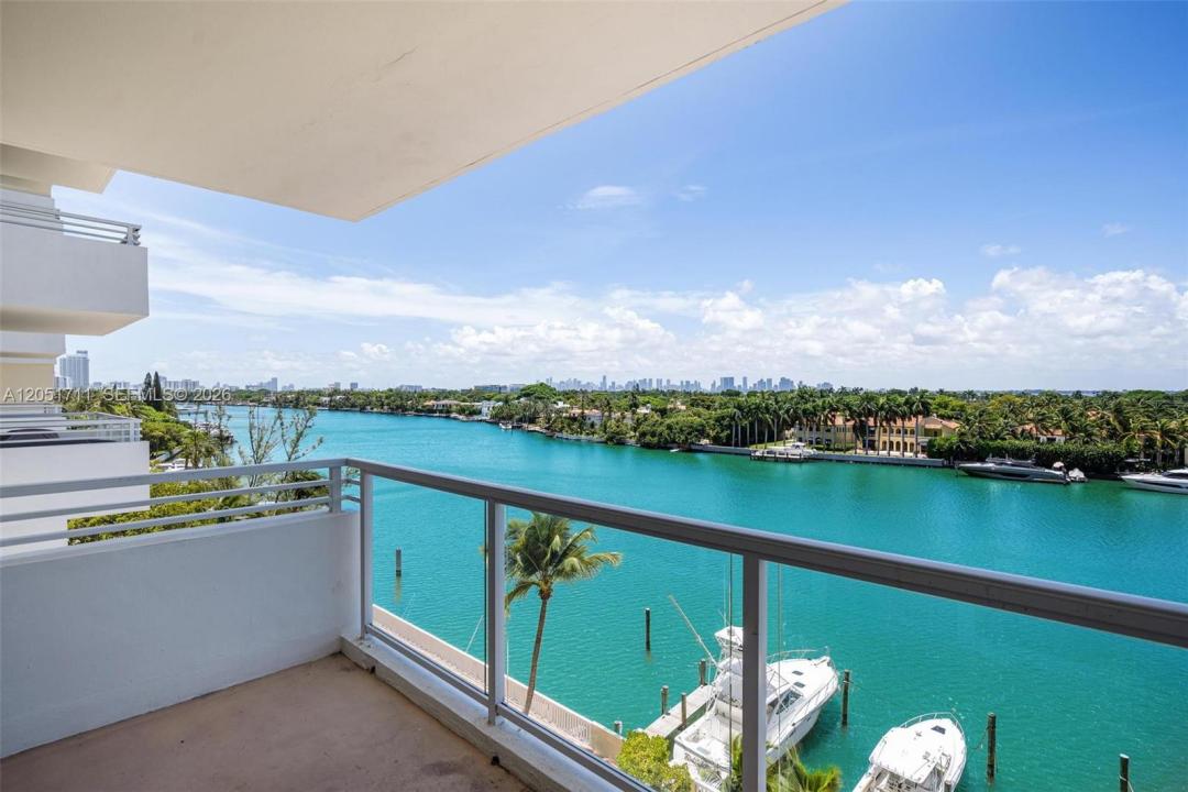 5600 Collins Ave 7J, Miami Beach, Floryda 33140, USA