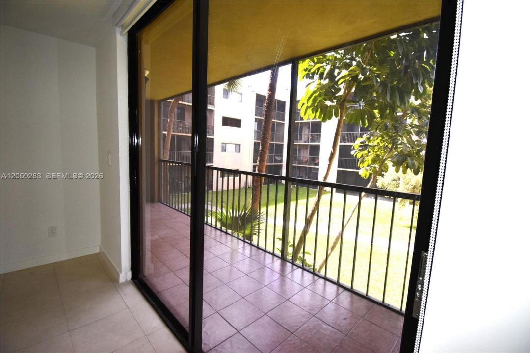 8625 NW 8th St 213, Miami, Florida 33126, Stati Uniti