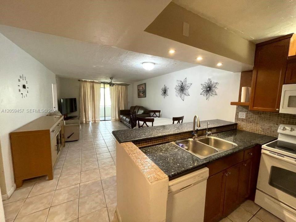 2821 Somerset Dr 312, Lauderdale Lakes, Florida 33311, Stati Uniti