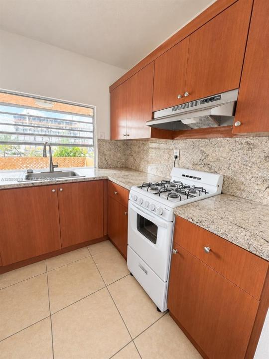 6850 W 14th Ct A24, Hialeah, פלורידה 33014, ארצות הברית של אמריקה
