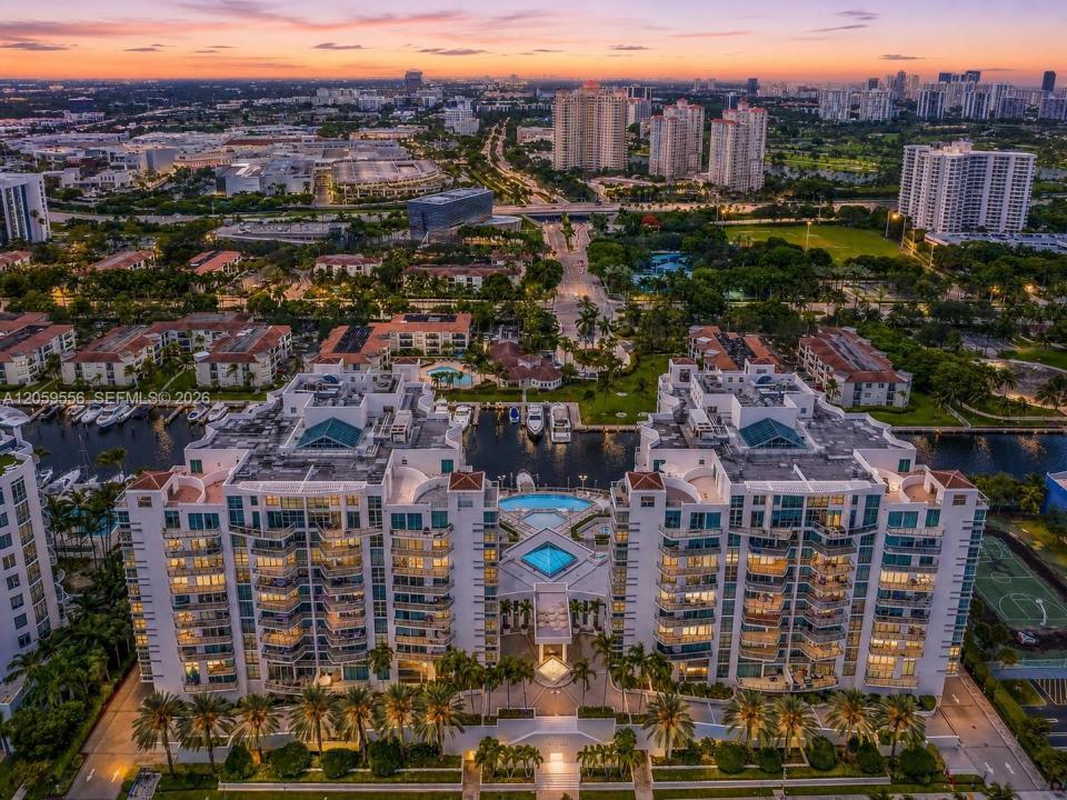 3131 NE 188th St 1-910, Aventura, Florida 33180, USA