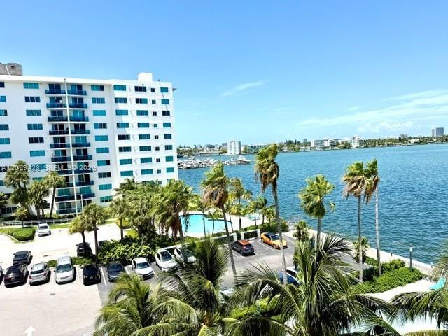 7501 E Treasure Dr 5H, North Bay Village, Floride 33141, États-Unis
