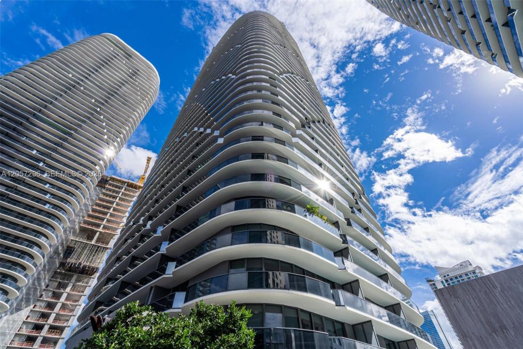 55 SW 9th St 2407, Miami, Florida 33130, Stati Uniti