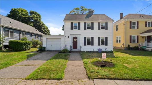 33 Linden Avenue, East Providence, Rhode Island 02916, HOA KỲ