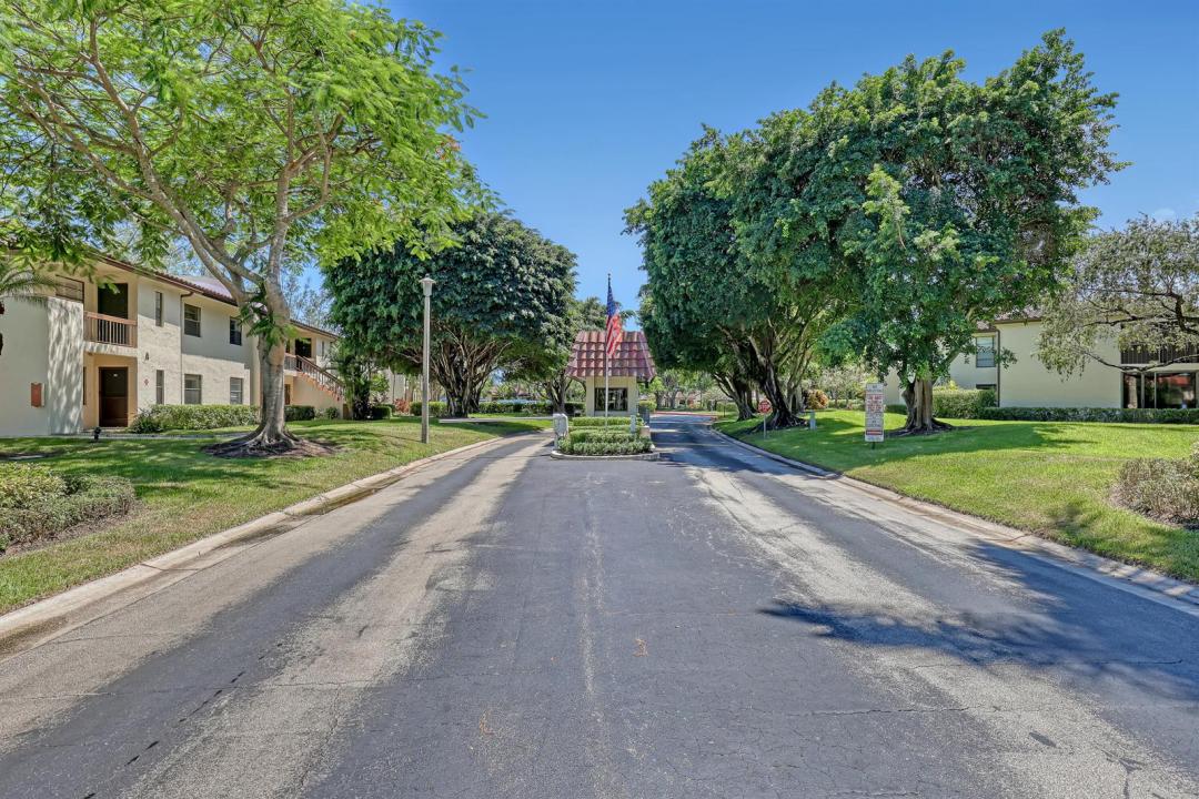 21662 Arriba Real 44-D, Boca Raton, Floryda 33433, USA