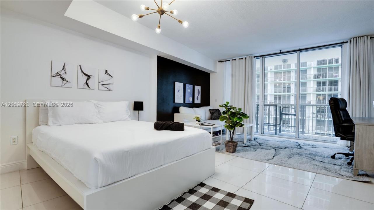 1750 N Bayshore 2507, Miami, Floryda 33132, USA