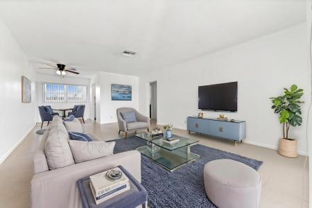 2755 NE 28th Avenue F-1, Lighthouse Point, Florida 33064, USA