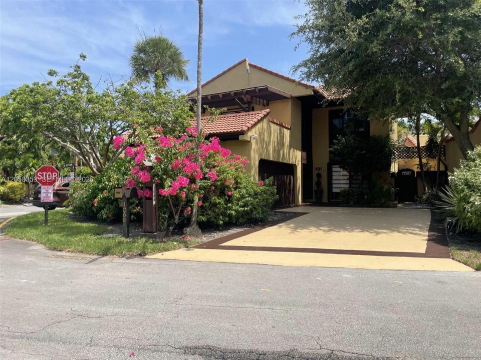 1066 NE 202nd Ln, Miami, Flórida 33179, Estados Unidos
