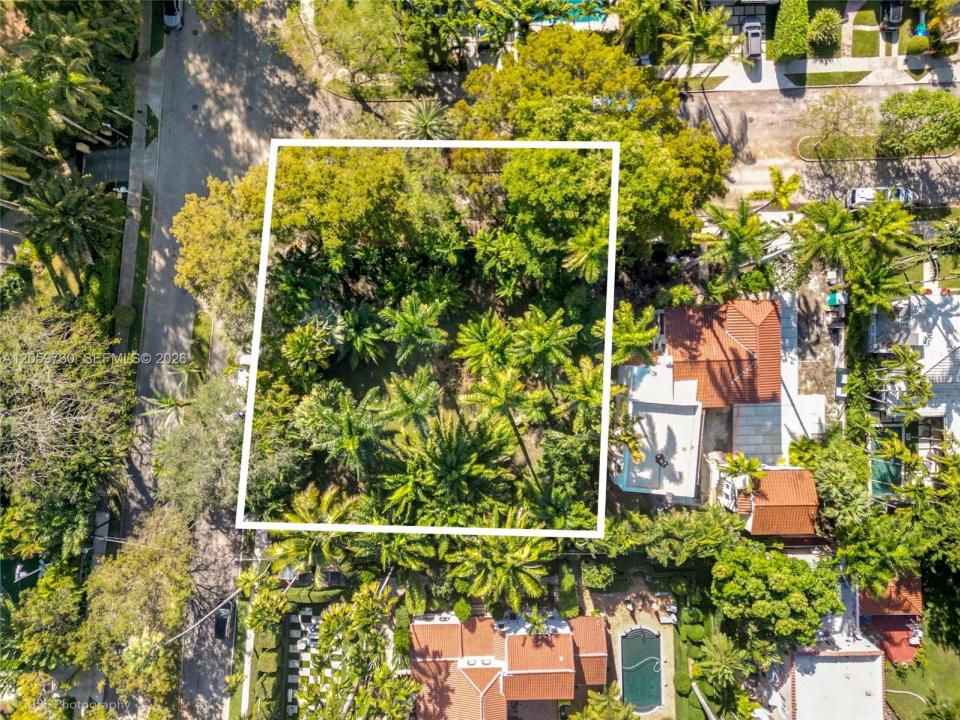 5810 N Bayshore Dr, Miami, Florida 33137, USA