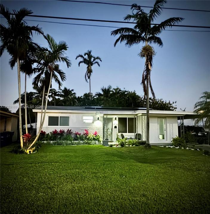 904 SW 3rd Ave, Hallandale Beach, Florida 33009, USA