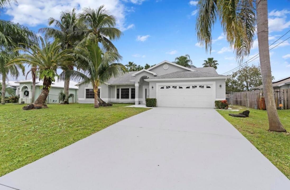 272 SW Carter Avenue, Port St. Lucie, Floride 34983, États-Unis