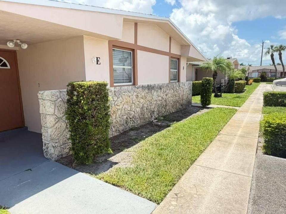 2727 DUDLEY W Drive E, West Palm Beach, Florida 33415, Stati Uniti