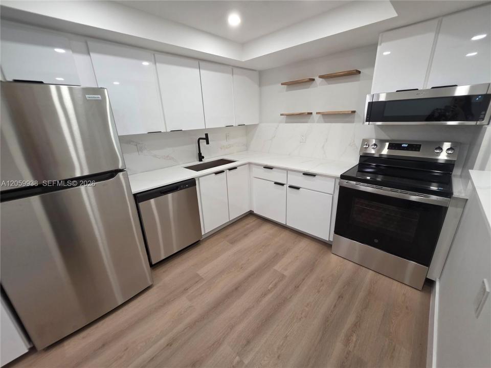 501 Three Islands Blvd 112, Hallandale Beach, Florida 33009, USA