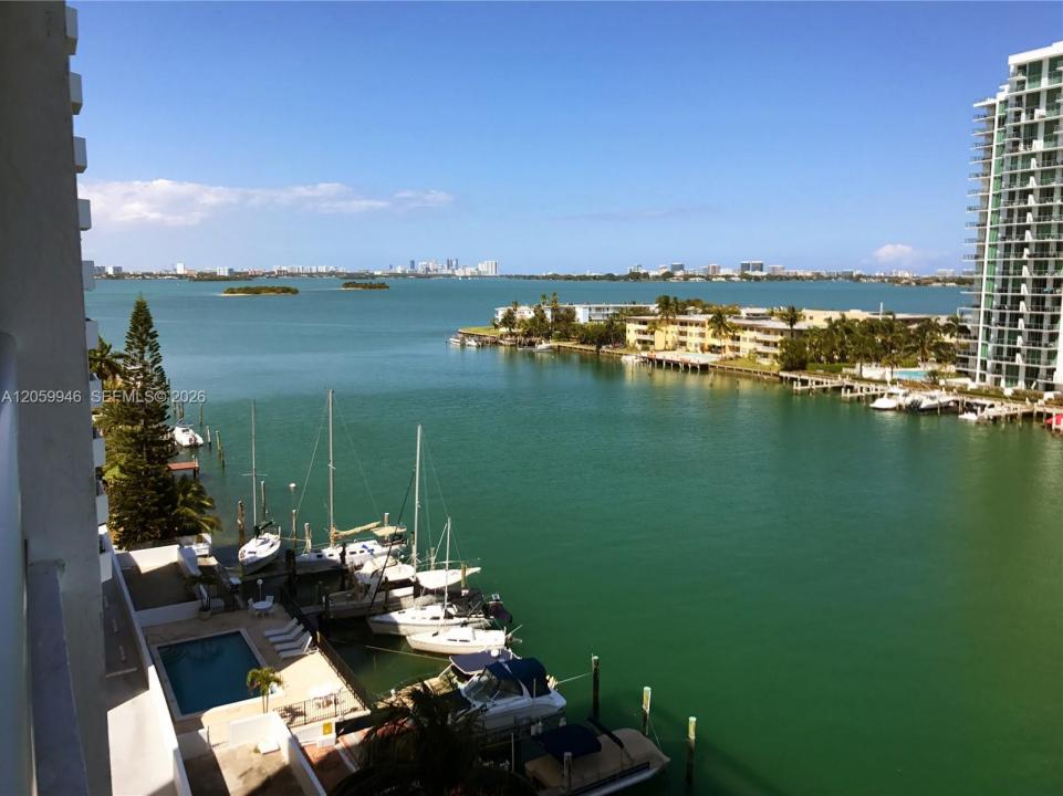 7929 West Dr 802, North Bay Village, Florida 33141, USA