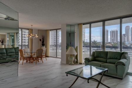 3600 Mystic Pointe Dr 613, Aventura, Florida 33180, USA