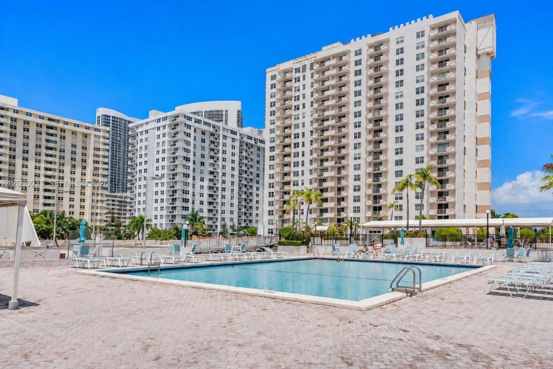1865 S Ocean Dr 11J, Hallandale Beach, Florida 33009, USA