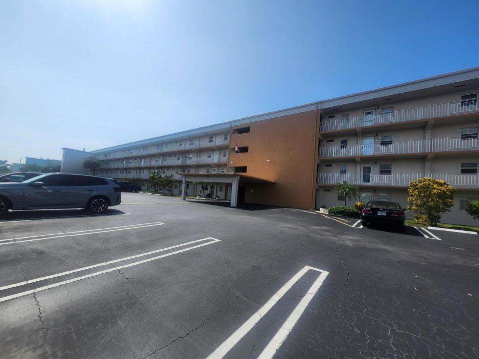 230 NE 26th Avenue 209, Boynton Beach, Florida 33435, USA