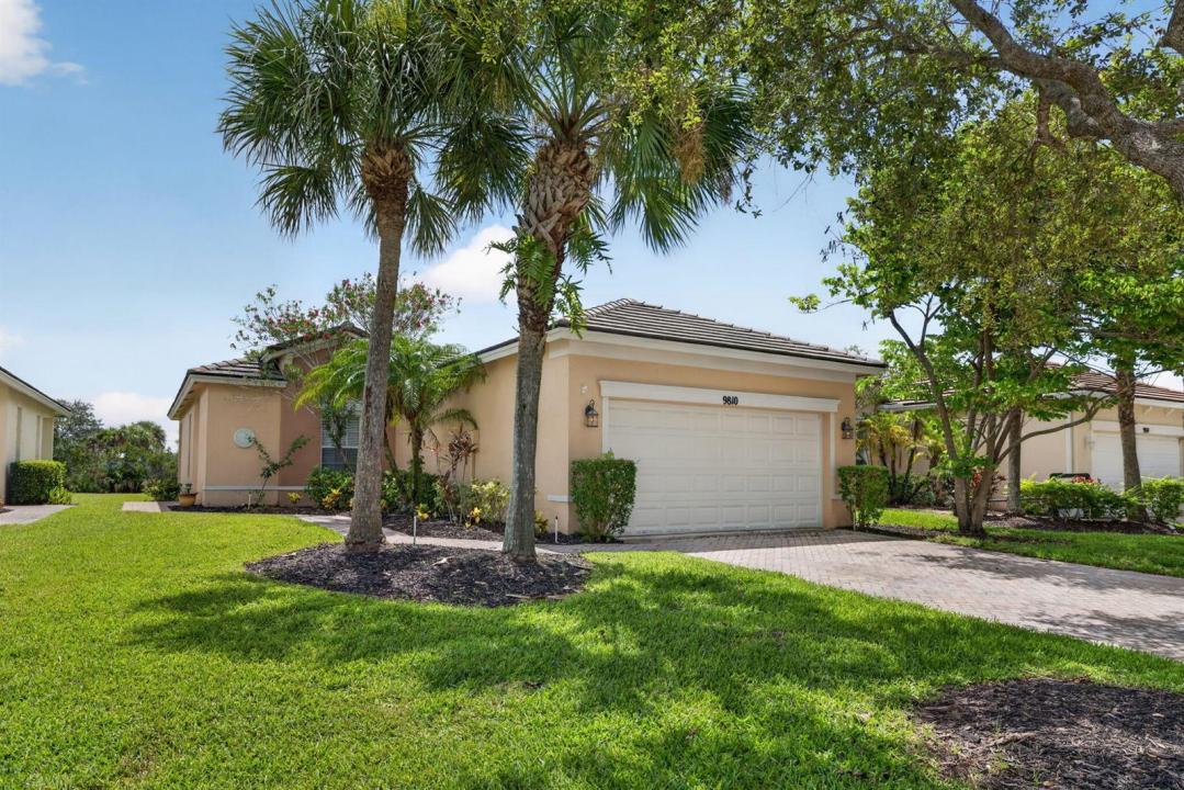 9810 SW Eastbrook Circle, Port St. Lucie, Florida 34987, USA