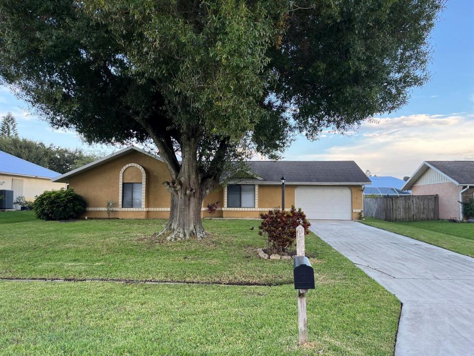 1258 SE Mc Farlane Avenue, Port St. Lucie, Floride 34952, États-Unis