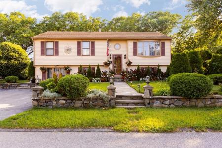 25 Ardway Avenue, Warwick, Rhode Island 02889, USA