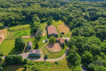 32 Equestrian Way, Cranston, Rhode Island 02921, USA