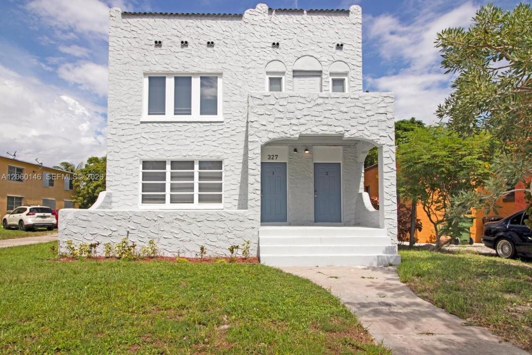 327 SW 20th St 2, Fort Lauderdale, Florida 33315, USA