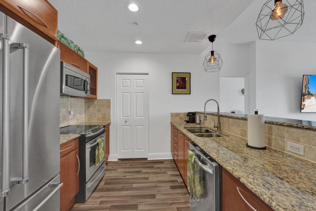 511 LUCERNE Avenue 613, Floride 33460, États-Unis