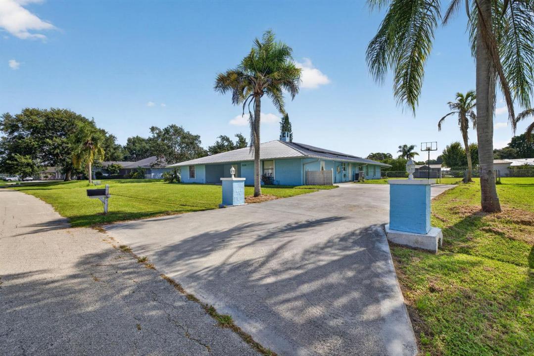 2101 SE BISBEE Street, Port St. Lucie, Floride 34952, États-Unis