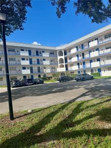 6361 N Falls Cir Dr 311, Lauderhill, Florida 33319, USA
