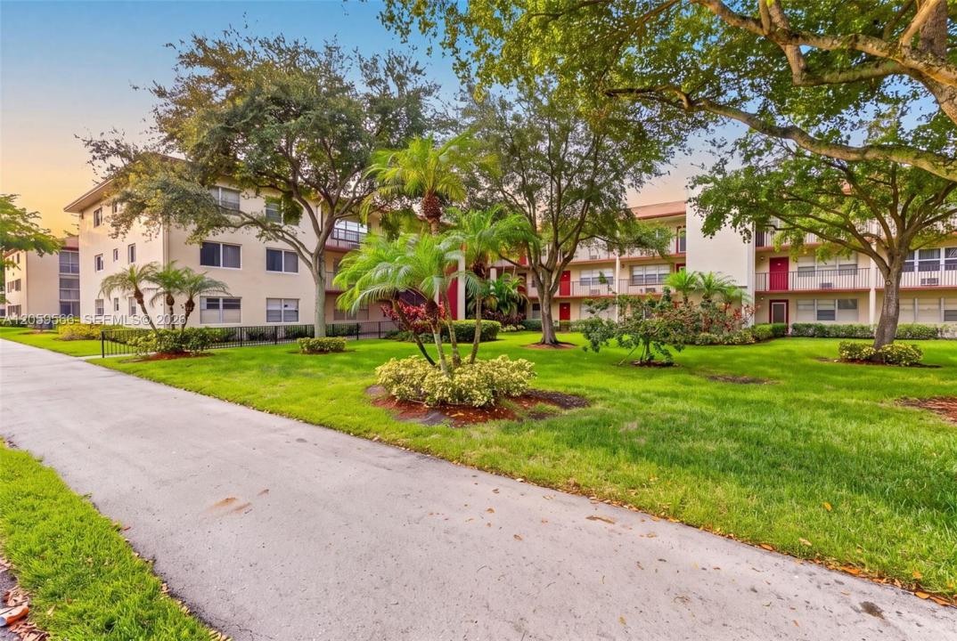 13350 SW 1st St 103P, Pembroke Pines, Florida 33027, Stati Uniti