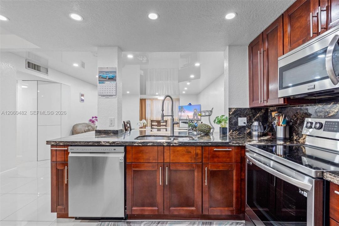 301 NE 14th Ave 207, Hallandale Beach, Florida 33009, Stati Uniti