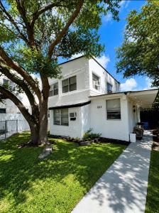 1613-1615 NW 45th St, Miami, Florida 33142, USA