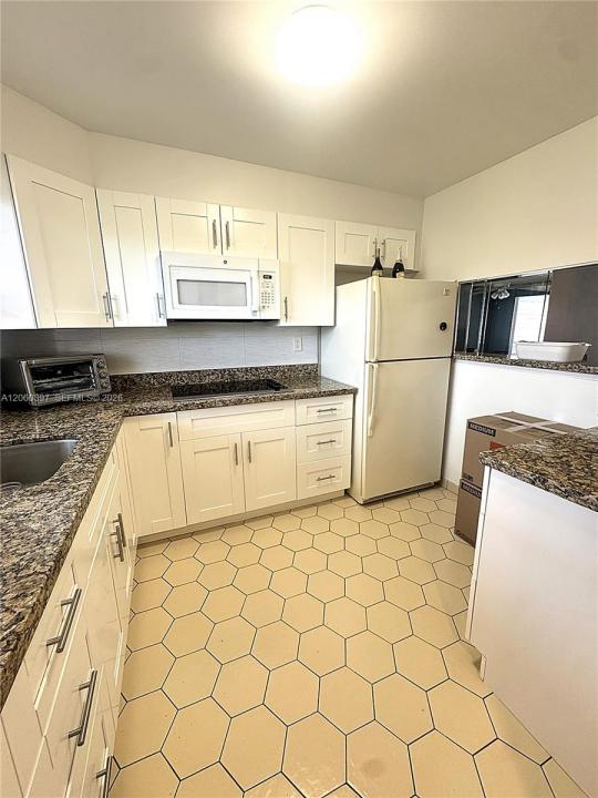 9580 Sunrise Lakes Blvd 304, Sunrise, Floride 33322, États-Unis