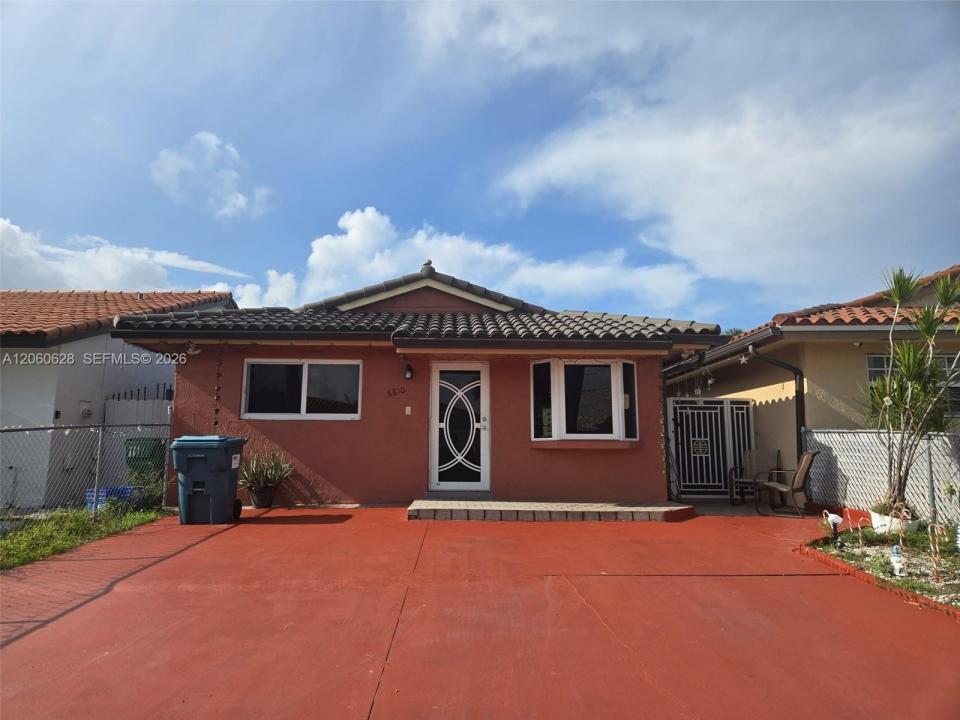 8810 NW 114th Ter, Hialeah Gardens, Florida 33018, Stati Uniti