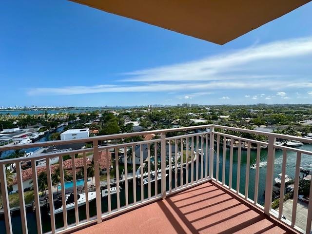 2450 NE 135th St 1005, North Miami, Floride 33181, États-Unis