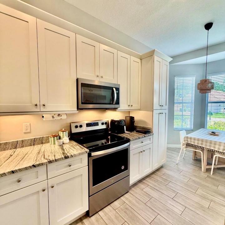 888 SW MUNJACK Circle, Port St. Lucie, Florida 34986, USA