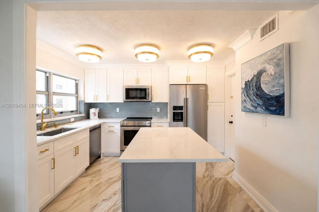 1817 S Ocean Dr 215, Hallandale Beach, Florida 33009, USA