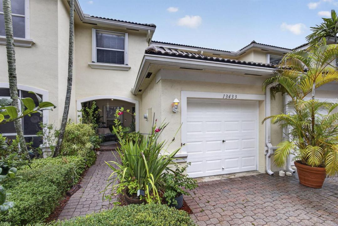 13433 Georgian Court, Wellington, Florida 33414, USA
